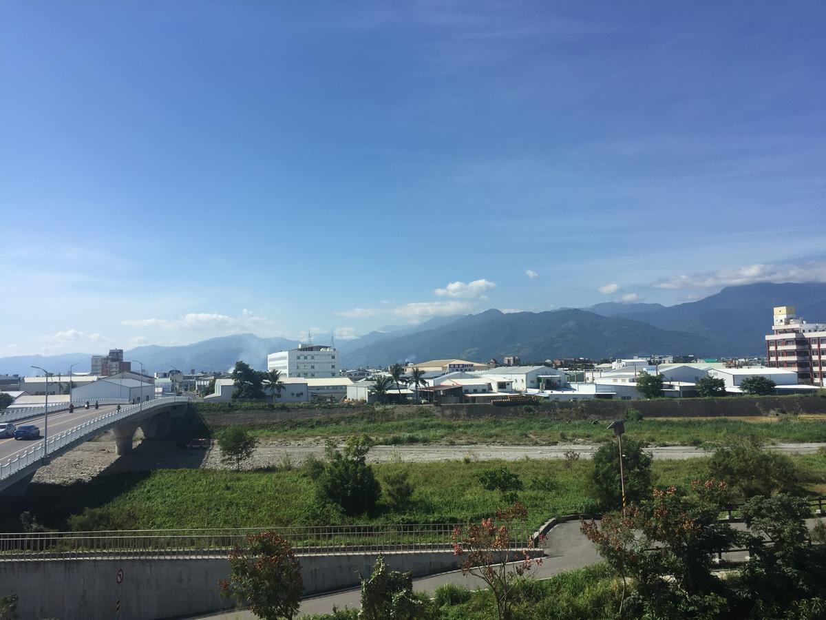 Taitung 티인 틴 리버쇼어 비앤비 B&B 외부 사진