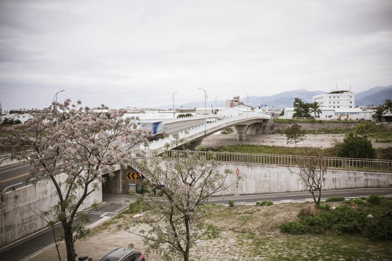 Taitung 티인 틴 리버쇼어 비앤비 B&B 외부 사진